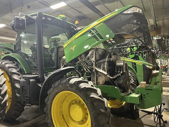 Image of John Deere 7215R equipment image 1