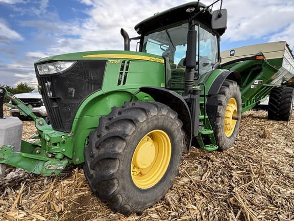 Image of John Deere 7215R equipment image 1