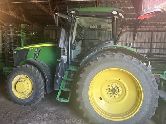 Image of John Deere 7215R equipment image 3