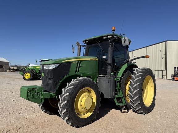 2013 John Deere 7215R Equipment Image0