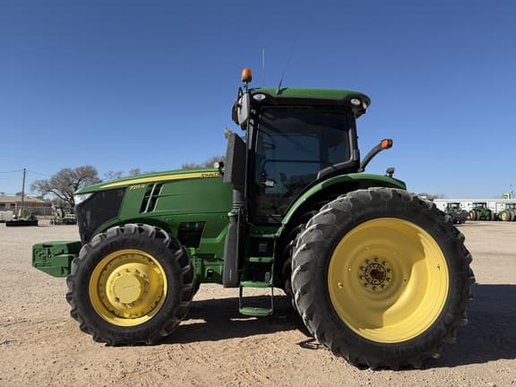 Image of John Deere 7215R equipment image 1