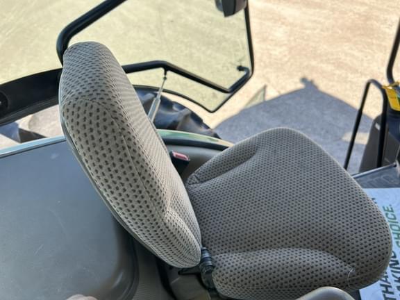 Image of John Deere 7215R equipment image 4