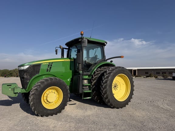 2013 John Deere 7230R Equipment Image0