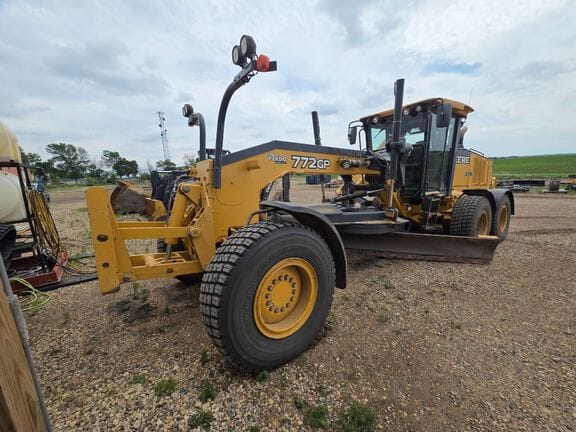 2013 John Deere 772G Equipment Image0