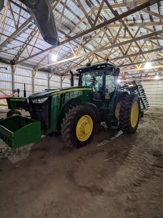 Image of John Deere 8235R equipment image 1