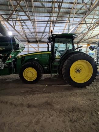 Image of John Deere 8235R equipment image 2