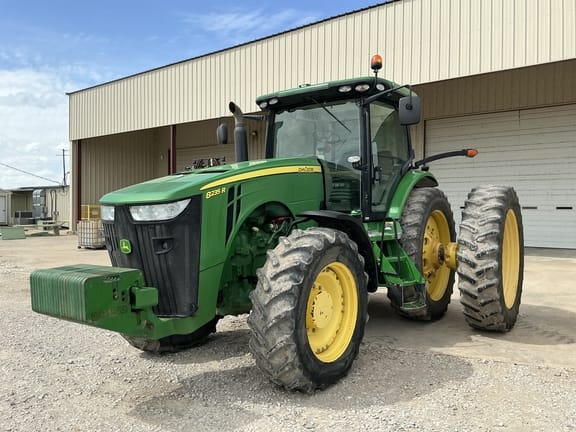 2013 John Deere 8235R Equipment Image0
