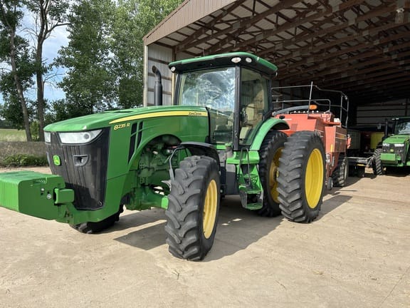 2013 John Deere 8235R Equipment Image0
