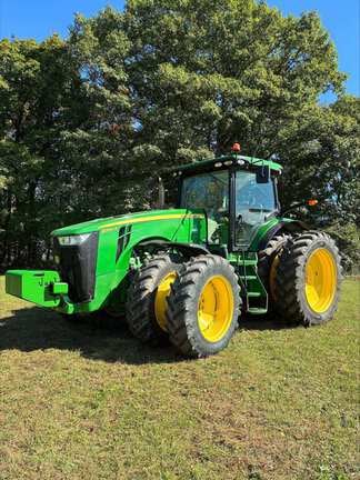 2013 John Deere 8260R Equipment Image0