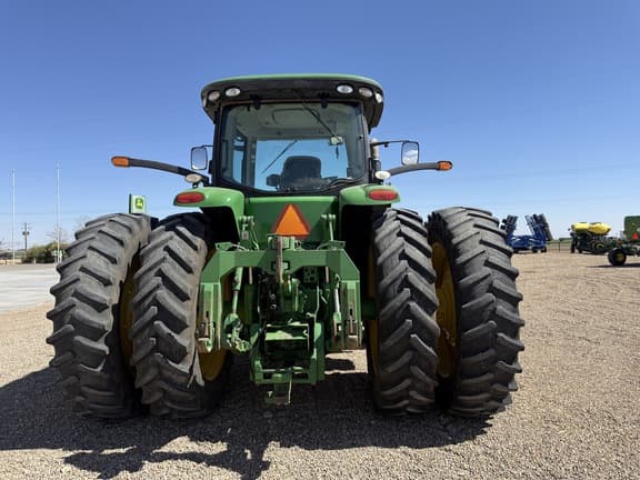 Image of John Deere 8260R equipment image 3
