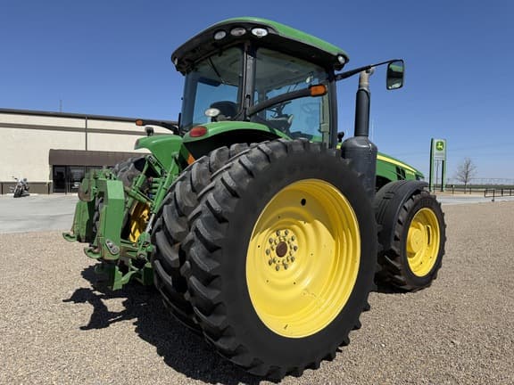 Image of John Deere 8260R equipment image 4