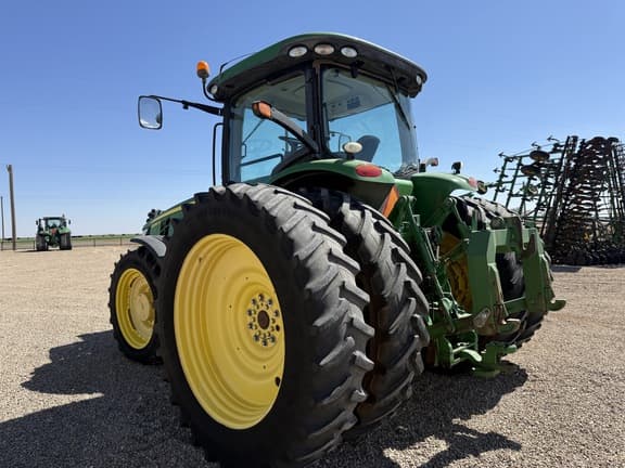 Image of John Deere 8260R equipment image 2