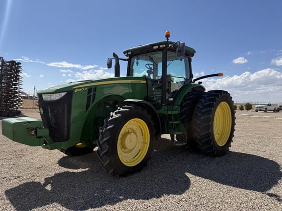 2013 John Deere 8260R Equipment Image0