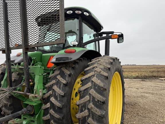 Image of John Deere 8260R equipment image 2