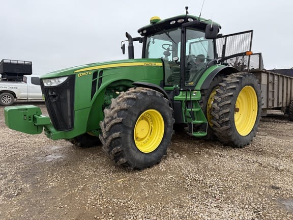 2013 John Deere 8260R Equipment Image0