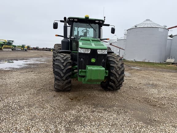 Image of John Deere 8260R equipment image 3