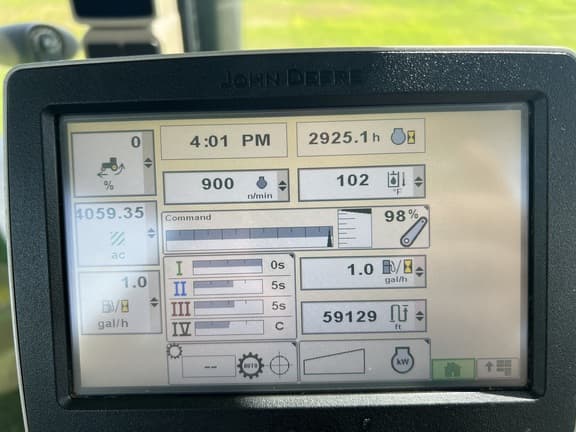 Image of John Deere 8260R equipment image 2