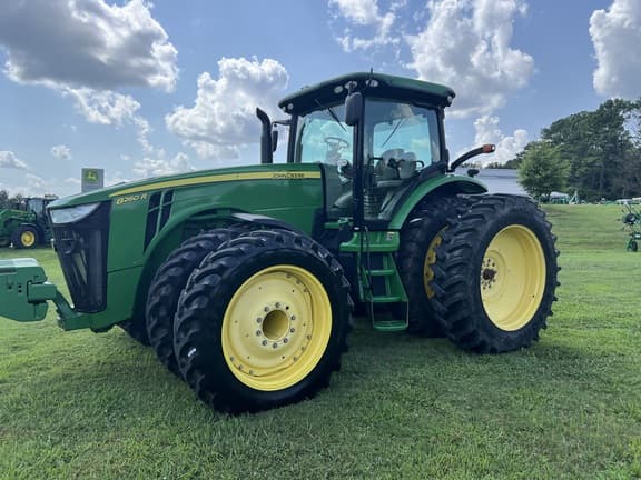 Image of John Deere 8260R Primary image