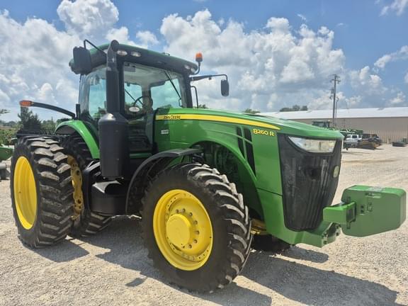 Image of John Deere 8260R Primary image