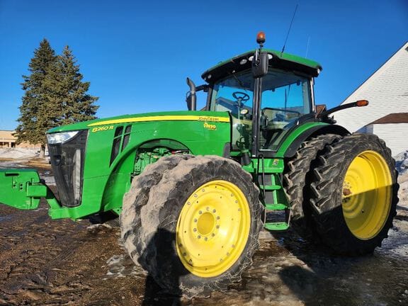 2013 John Deere 8260R Equipment Image0