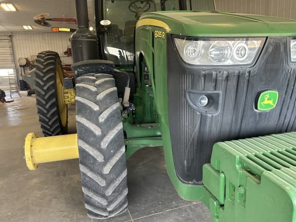 Image of John Deere 8285R equipment image 3