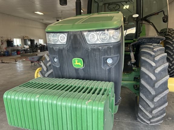 Image of John Deere 8285R equipment image 2