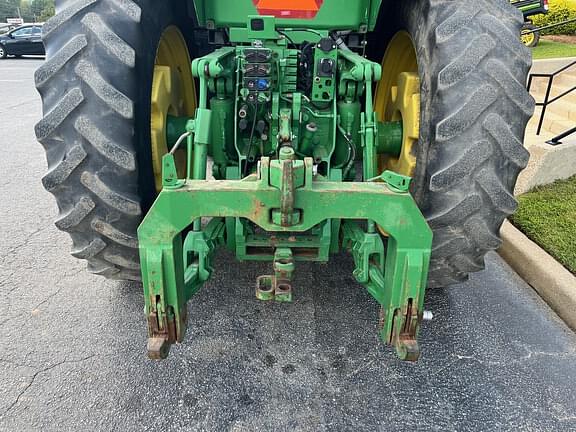 Image of John Deere 8285R equipment image 2