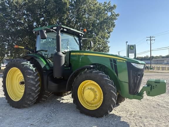 Image of John Deere 8285R equipment image 1