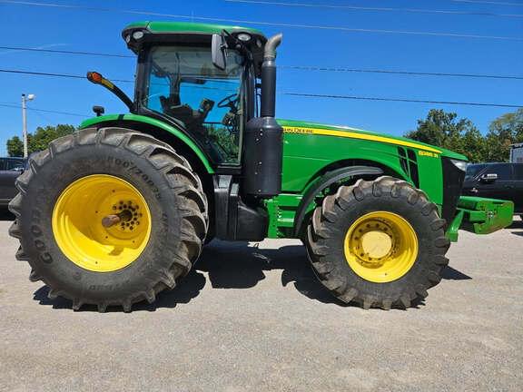 Image of John Deere 8285R equipment image 1
