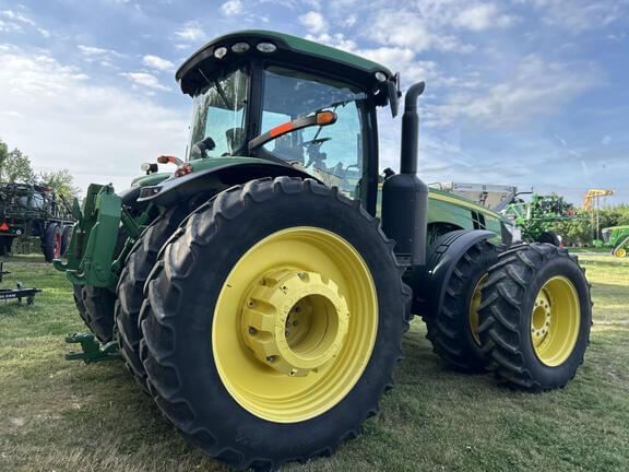 Image of John Deere 8285R equipment image 1