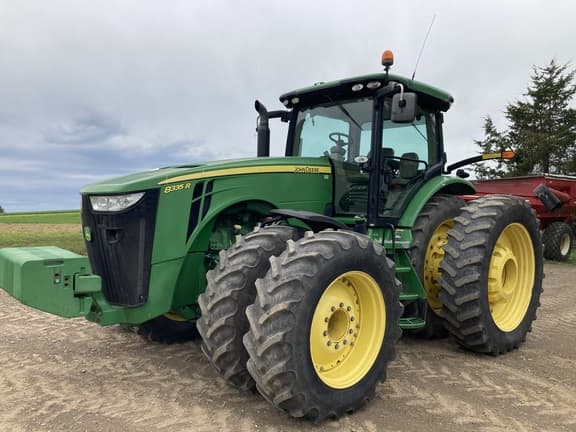 Image of John Deere 8335R equipment image 1