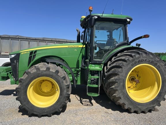 Image of John Deere 8335R equipment image 4