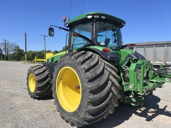 Image of John Deere 8335R equipment image 2