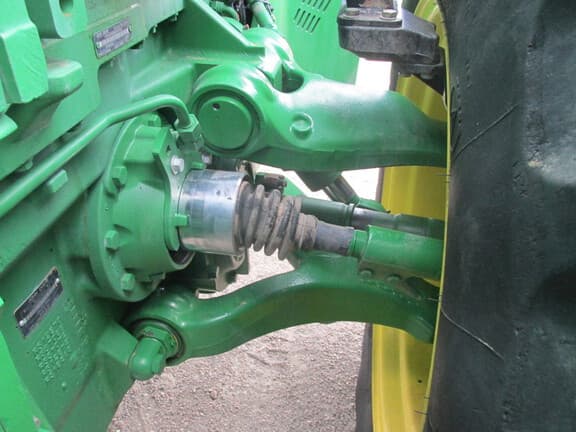 Image of John Deere 8335R equipment image 2