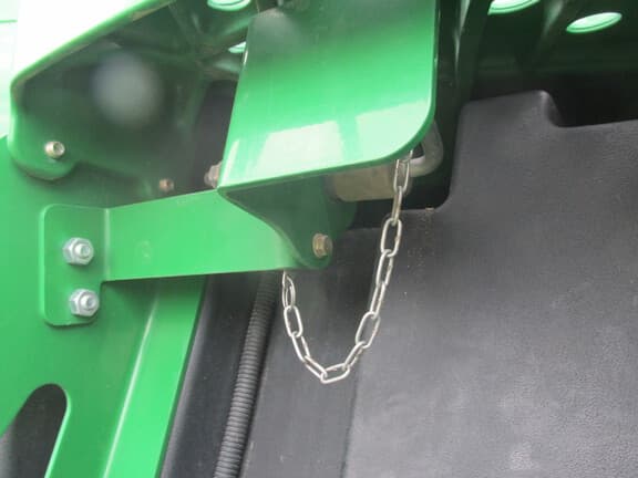 Image of John Deere 8335R equipment image 3