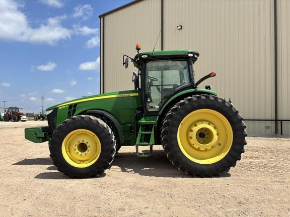 Image of John Deere 8335R equipment image 1