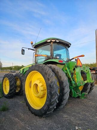 Image of John Deere 8335R equipment image 1