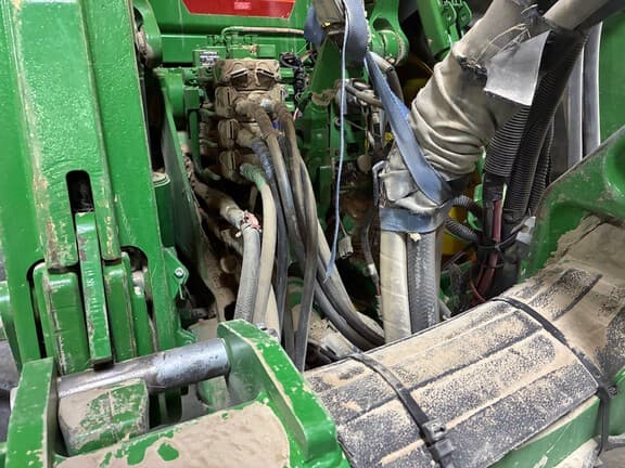 Image of John Deere 8360R equipment image 4