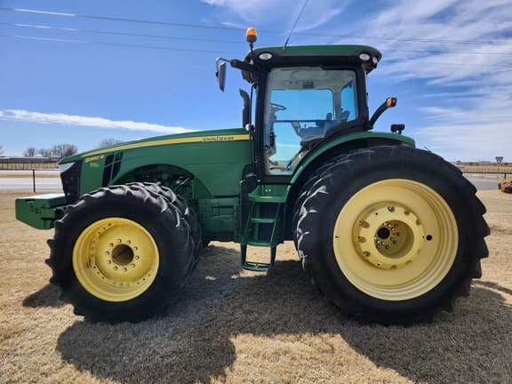 Image of John Deere 8360R equipment image 1