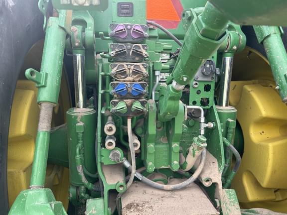 Image of John Deere 8360R equipment image 4