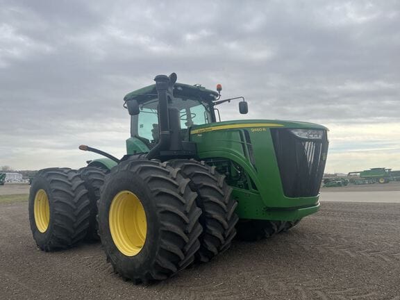 2013 John Deere 9460R Equipment Image0