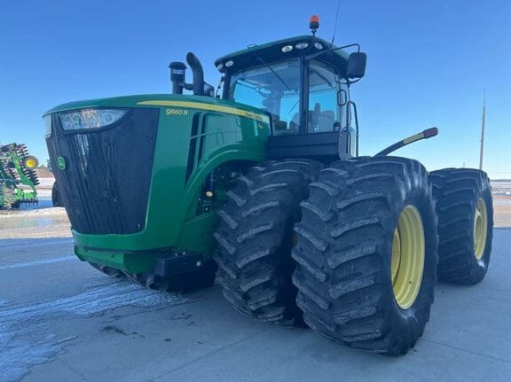 2013 John Deere 9560R Equipment Image0