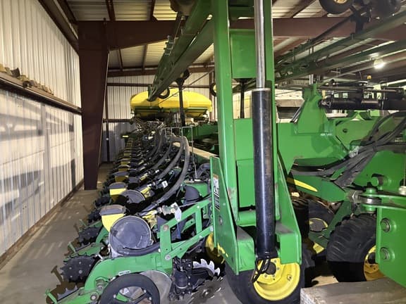 Image of John Deere DB90 equipment image 1