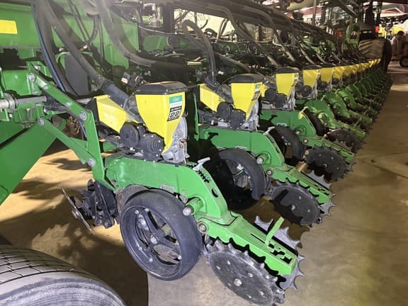 Image of John Deere DB90 equipment image 2