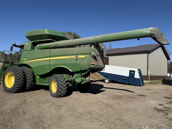 Image of John Deere S660 equipment image 1