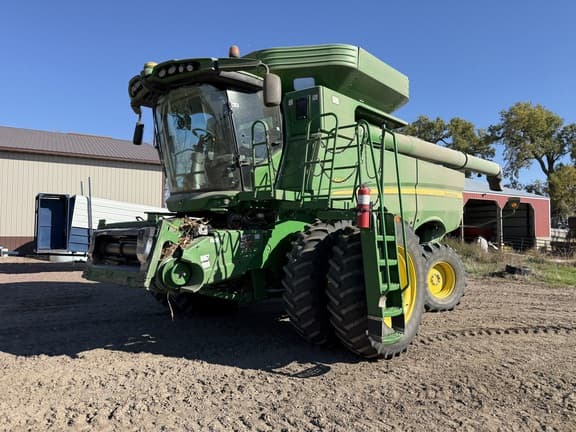 Image of John Deere S660 equipment image 2
