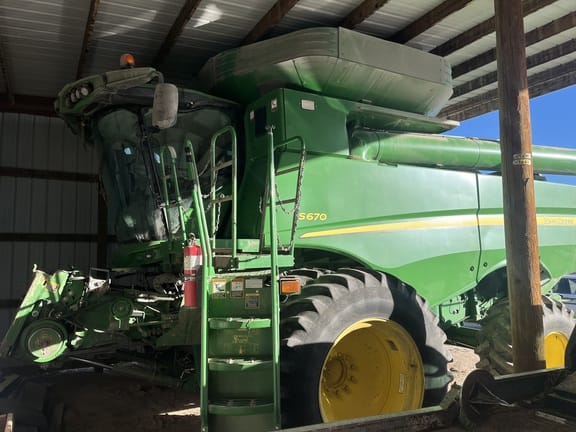 2013 John Deere S670 Equipment Image0