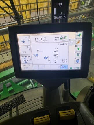 Image of John Deere S670 equipment image 2