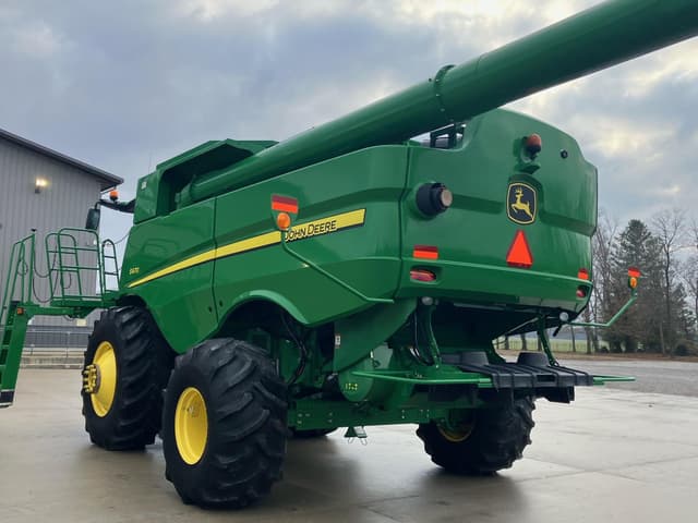 Image of John Deere S670 equipment image 2