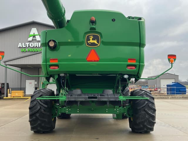 Image of John Deere S670 equipment image 3